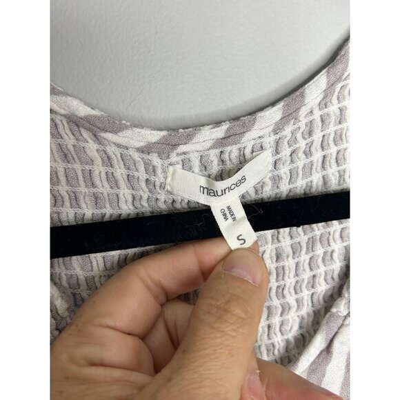 Maurice’s grey and white striped v-neck tank women’s size M flowy comfy summer - Picture 3 of 6